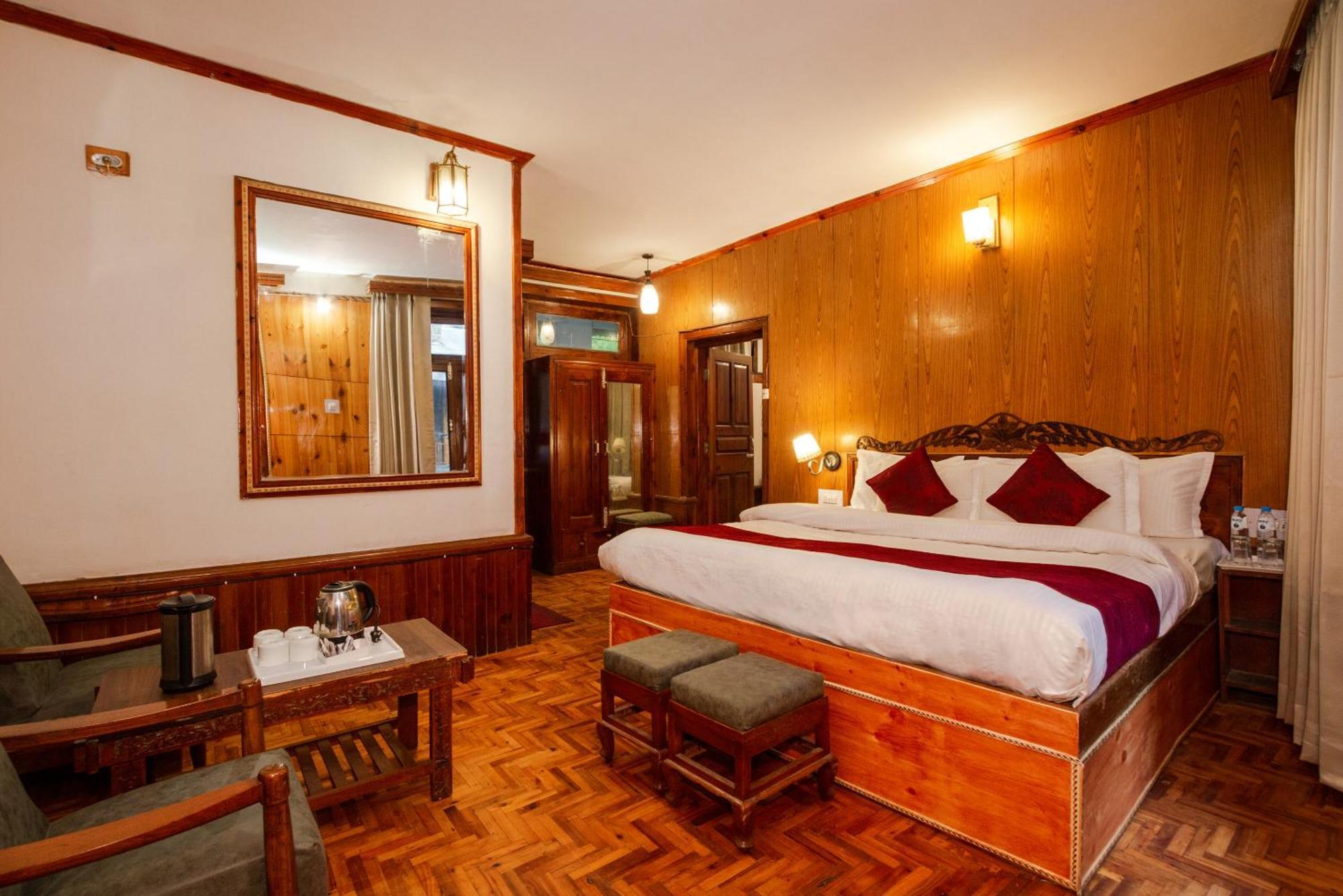 Holiday Home International -Vivaan Stays มะนาลี ภายนอก รูปภาพ