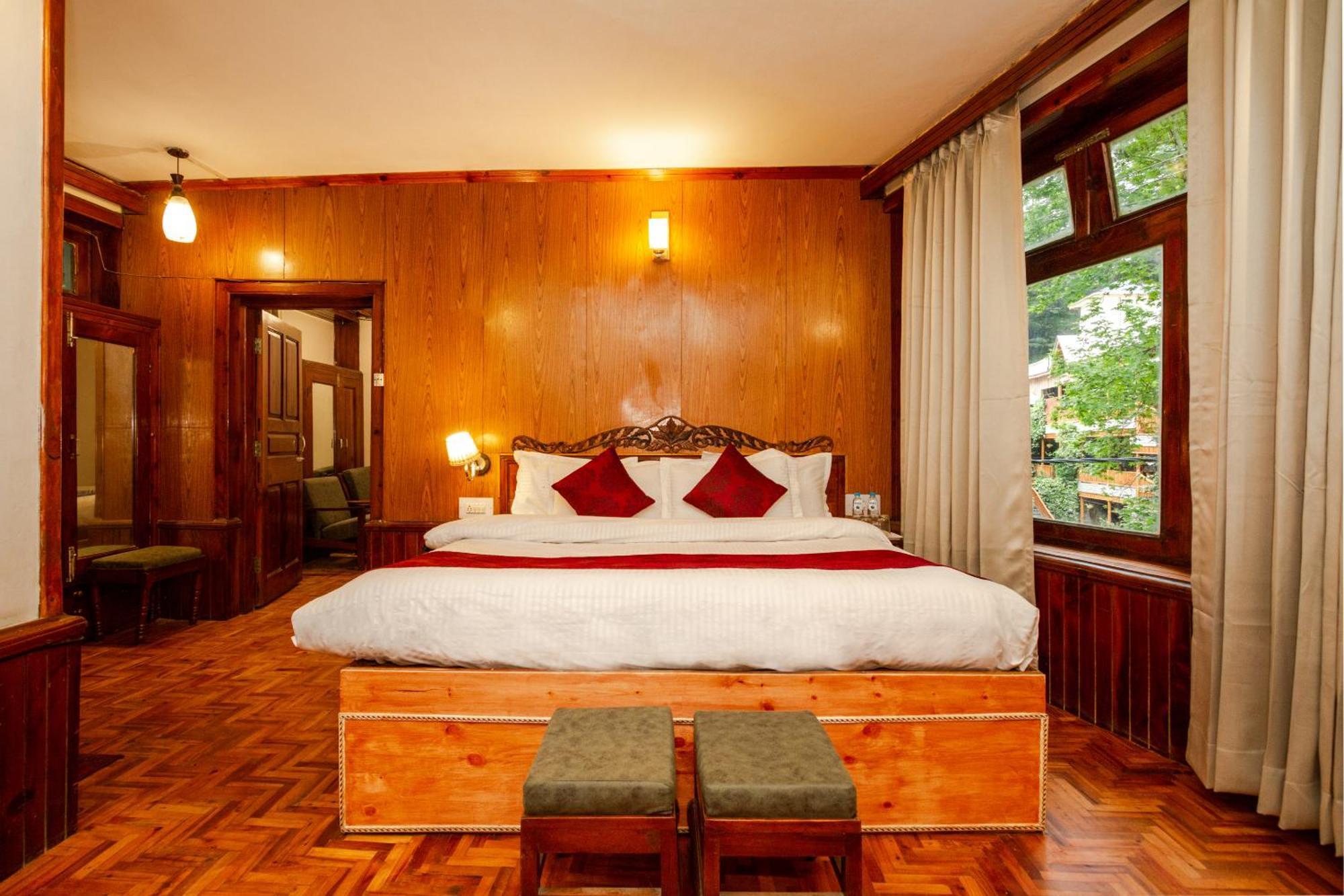 Holiday Home International -Vivaan Stays มะนาลี ภายนอก รูปภาพ