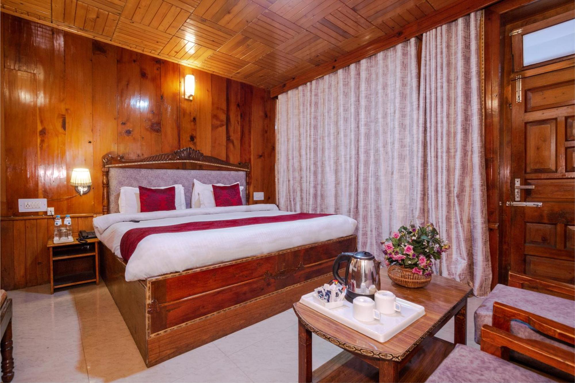 Holiday Home International -Vivaan Stays มะนาลี ภายนอก รูปภาพ
