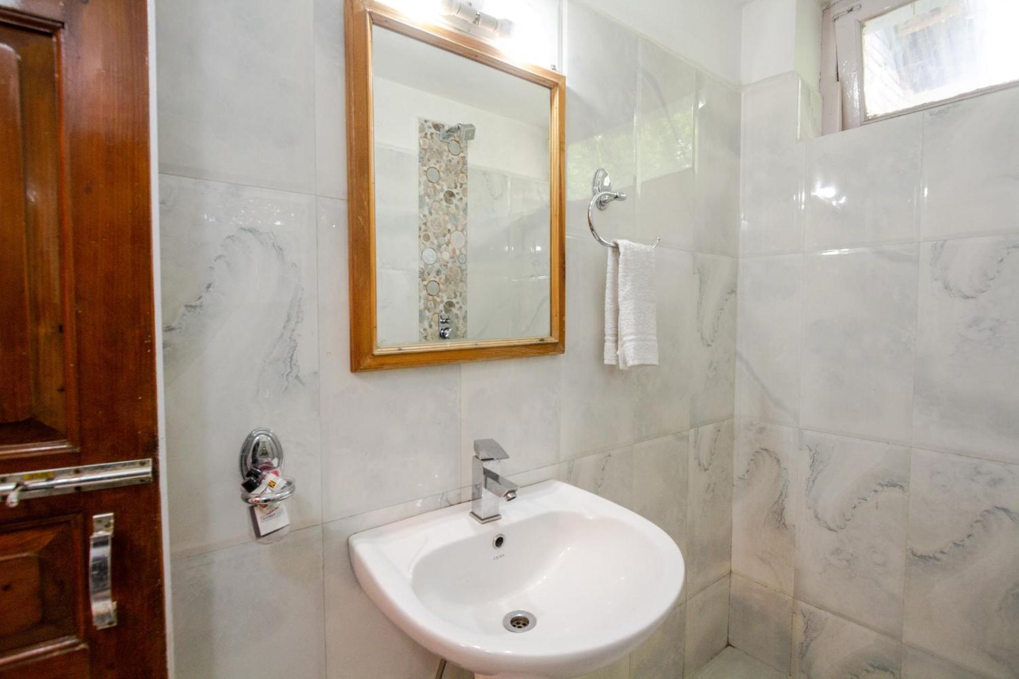 Holiday Home International -Vivaan Stays มะนาลี ภายนอก รูปภาพ